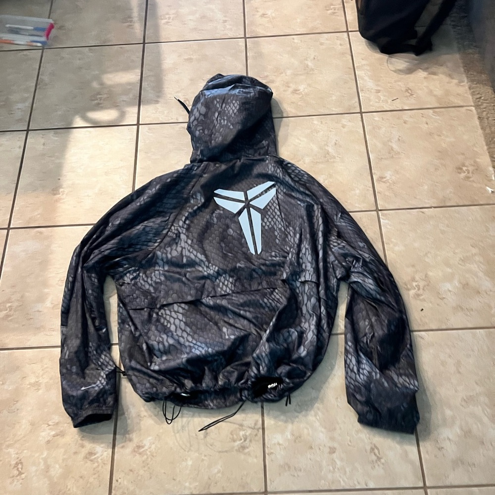 Nike Men's Black and Gray mamba Windbreaker